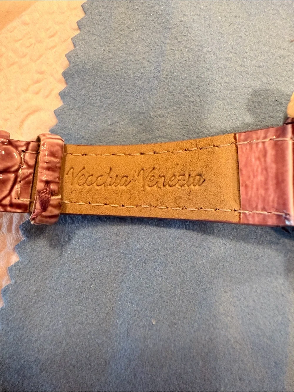 Vecchia Venezia Women’s Quartz Analog Watch Gold-Tone Case Pink Leather Strap
